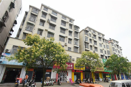 售东平九鑫花园四楼大户型，简单装修，可分期
